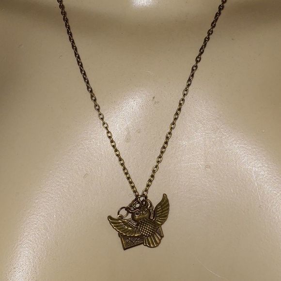 Bulk Lot 25 Harry Potter Inspired necklaces new in packaging - Picture 3 of 7